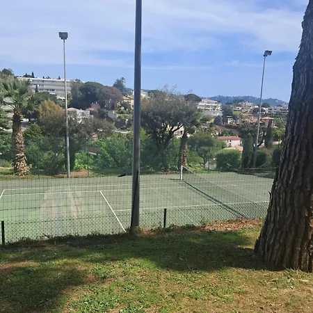Piscine Vue Parking 4 Personnes * Κάννες